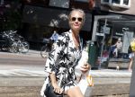 Amsterdam 28 juli 2018
Kimberley Klaver met haar nieuwe vriend Michel v d Bergh in zijn porsche