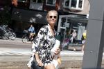 Amsterdam 28 juli 2018
Kimberley Klaver met haar nieuwe vriend Michel v d Bergh in zijn porsche