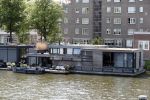 Amsterdam 27 juli 2018
Woonark van Kluun ( Raymond v d Klundert) woonboot.