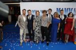 Amsterdam 17 juli 2018
Premiere Mamma mia in Tuschinski.
Emiel de Jong, Jeremy Irvine (Young Sam), Jessica Keenan Wynn (Young Tanya), Soy Kroon, Hugh Skinner (Young Harry), Antje Monteiro, Josh Dylan (Young Bill), Alexa Laurie Davies (Young Rosie) en Zjon Smaal