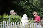 Maarssen Blaricum 7 juli 2018
Berend Boudewijn gaat wandelen bij de Maarsenveense Plassen en daarna rijdt hij naar het Ter Gooi ziekenhuis waar hij zijn vrouw Martine Bijl ophaalt. Daarna gaan ze lunchen bij restaurant de Goede Gooijer.