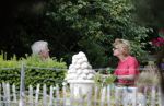 Maarssen Blaricum 7 juli 2018
Berend Boudewijn gaat wandelen bij de Maarsenveense Plassen en daarna rijdt hij naar het Ter Gooi ziekenhuis waar hij zijn vrouw Martine Bijl ophaalt. Daarna gaan ze lunchen bij restaurant de Goede Gooijer.
