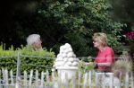 Maarssen Blaricum 7 juli 2018
Berend Boudewijn gaat wandelen bij de Maarsenveense Plassen en daarna rijdt hij naar het Ter Gooi ziekenhuis waar hij zijn vrouw Martine Bijl ophaalt. Daarna gaan ze lunchen bij restaurant de Goede Gooijer.