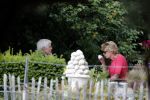Maarssen Blaricum 7 juli 2018
Berend Boudewijn gaat wandelen bij de Maarsenveense Plassen en daarna rijdt hij naar het Ter Gooi ziekenhuis waar hij zijn vrouw Martine Bijl ophaalt. Daarna gaan ze lunchen bij restaurant de Goede Gooijer.