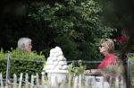 Maarssen Blaricum 7 juli 2018
Berend Boudewijn gaat wandelen bij de Maarsenveense Plassen en daarna rijdt hij naar het Ter Gooi ziekenhuis waar hij zijn vrouw Martine Bijl ophaalt. Daarna gaan ze lunchen bij restaurant de Goede Gooijer.