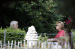 Maarssen Blaricum 7 juli 2018
Berend Boudewijn gaat wandelen bij de Maarsenveense Plassen en daarna rijdt hij naar het Ter Gooi ziekenhuis waar hij zijn vrouw Martine Bijl ophaalt. Daarna gaan ze lunchen bij restaurant de Goede Gooijer.