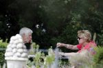 Maarssen Blaricum 7 juli 2018
Berend Boudewijn gaat wandelen bij de Maarsenveense Plassen en daarna rijdt hij naar het Ter Gooi ziekenhuis waar hij zijn vrouw Martine Bijl ophaalt. Daarna gaan ze lunchen bij restaurant de Goede Gooijer.