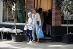 Amsterdam 14 juli 2018
Neelie Kroes aan het winkelen met haar kleindochter.