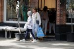 Amsterdam 14 juli 2018
Neelie Kroes aan het winkelen met haar kleindochter.