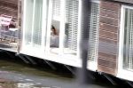 Amsterdam 12 juli 2018
Noortje Herlaar zwanger bij haar woonboot/woonark.