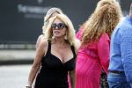 Amsterdam 6 juli 2018
Gordon viert zijn 50e verjaardag bij de Harbour Club en gaat daarna varen met de roze MS de Jordaan. Patricia Paay met haar man Robert