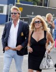 Amsterdam 6 juli 2018
Gordon viert zijn 50e verjaardag bij de Harbour Club en gaat daarna varen met de roze MS de Jordaan. Patricia Paay met haar man Robert