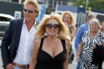 Amsterdam 6 juli 2018
Gordon viert zijn 50e verjaardag bij de Harbour Club en gaat daarna varen met de roze MS de Jordaan. Patricia Paay met haar man Robert