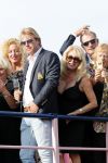 Amsterdam 6 juli 2018
Gordon viert zijn 50e verjaardag bij de Harbour Club en gaat daarna varen met de roze MS de Jordaan. Patricia Paay met haar man Robert