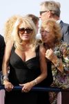 Amsterdam 6 juli 2018
Gordon viert zijn 50e verjaardag bij de Harbour Club en gaat daarna varen met de roze MS de Jordaan. Patricia Paay met haar man Robert