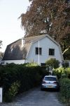 Hilversum 29 juni 2018
Mabel Wisse Smit heeft voor haar moeder een huis gekocht naast de begraafplaats in Hilversum.