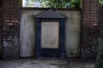 Hilversum 29 juni 2018
Mabel Wisse Smit heeft voor haar moeder een huis gekocht naast de begraafplaats in Hilversum.