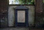 Hilversum 29 juni 2018
Mabel Wisse Smit heeft voor haar moeder een huis gekocht naast de begraafplaats in Hilversum.