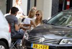 Amsterdam 19 juli 2018
Rick Brandsteder met zijn vriendin Roosje Kuizenga op terras.