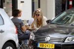 Amsterdam 19 juli 2018
Rick Brandsteder met zijn vriendin Roosje Kuizenga op terras.