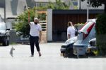 Vinkeveen 19 juli 2018
Erik Zwennes partner van Roxeanne Hazes laat hond uit. Huis is versierd ivm geboorte zoon.