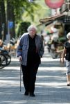 Amsterdam 17 juli 2018
Rudi Fuchs wandelend in Amsterdam zuid.