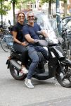 Amsterdam 18 juli 2018
Ruud Gullit en Karin de Rooij op scooter