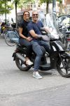 Amsterdam 18 juli 2018
Ruud Gullit en Karin de Rooij op scooter