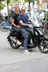 Amsterdam 18 juli 2018
Ruud Gullit en Karin de Rooij op scooter