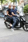Amsterdam 18 juli 2018
Ruud Gullit en Karin de Rooij op scooter