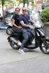 Amsterdam 18 juli 2018
Ruud Gullit en Karin de Rooij op scooter