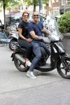 Amsterdam 18 juli 2018
Ruud Gullit en Karin de Rooij op scooter