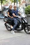 Amsterdam 18 juli 2018
Ruud Gullit en Karin de Rooij op scooter