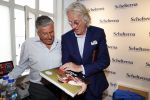 Amsterdam 7 juli 2018
Boekpresentatie Sjaak Swart bij Scheltema. Freek de Jonge reikt het eerste boek uit