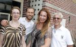 Hem 22 juli 2018
Veiling kleding en inboedel van Imca Marina . Imca gaat verhuizen en heeft daar niet voldoende ruimte. Susan Dijkhuijsen met familie
