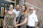 Hem 22 juli 2018
Veiling kleding en inboedel van Imca Marina . Imca gaat verhuizen en heeft daar niet voldoende ruimte. Susan Dijkhuijsen met familie