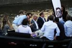 Amsterdam 29 juni 2018
Forum voor Democratie van Thierry Baudet varen met relaties door de grachten van Amsterdam . oa aanwezig Matthijs Albers Jort kelder (met eigen boot) Alwien Tulner Mat Herben Theo Hiddema en Ebru Umar.