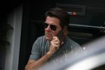 Amsterdam 29 juni 2018
Twan Huys zit voor zijn huis te bellen.