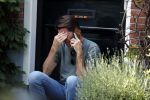 Amsterdam 29 juni 2018
Twan Huys zit voor zijn huis te bellen.