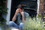 Amsterdam 29 juni 2018
Twan Huys zit voor zijn huis te bellen.