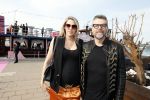 Amsterdam 6 juli 2018
Gordon viert zijn 50e verjaardag bij de Harbour Club en gaat daarna varen met de roze MS de Jordaan. William Rutten met zwangere vrouw