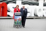 Amsterdam, 25 Juni 2018 
Schiphol.
Willirord Frequin met zijn vriendin Gesina Lodewijkxs
 voor vertrek voor een nieuw TV programma voor 4 weken.