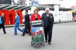 Amsterdam, 25 Juni 2018 
Schiphol.
Willirord Frequin met zijn vriendin Gesina Lodewijkxs
 voor vertrek voor een nieuw TV programma voor 4 weken.
