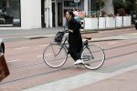 Amsterdam 6 juli 2019
In de v Eeghenstraat is er een bom af gegaan. Leco v Zadelhoff woont er bijna naast. Femke Halsema kwam op de fiets kijken.