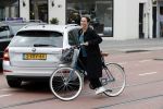 Amsterdam 6 juli 2019
In de v Eeghenstraat is er een bom af gegaan. Leco v Zadelhoff woont er bijna naast. Femke Halsema kwam op de fiets kijken.