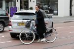 Amsterdam 6 juli 2019
In de v Eeghenstraat is er een bom af gegaan. Leco v Zadelhoff woont er bijna naast. Femke Halsema kwam op de fiets kijken.