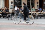 Amsterdam 6 juli 2019
In de v Eeghenstraat is er een bom af gegaan. Leco v Zadelhoff woont er bijna naast. Femke Halsema kwam op de fiets kijken.