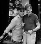 Amsterdam 30 juli 2019
Frank en Rogier ( Paleis voor een prikkie) met hun honden op de cornelis schuytstraat.