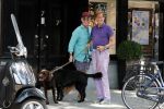 Amsterdam 30 juli 2019
Frank en Rogier ( Paleis voor een prikkie) met hun honden op de cornelis schuytstraat.