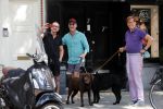 Amsterdam 30 juli 2019
Frank en Rogier ( Paleis voor een prikkie) met hun honden op de cornelis schuytstraat.